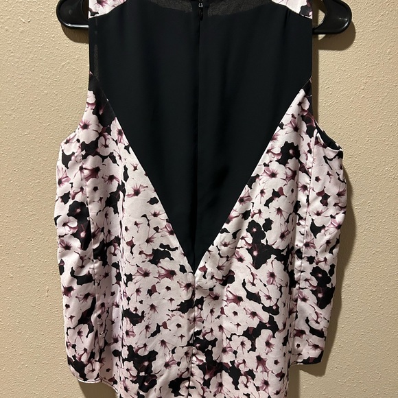 Beautiful Dressy Tank‎ - Picture 4 of 5